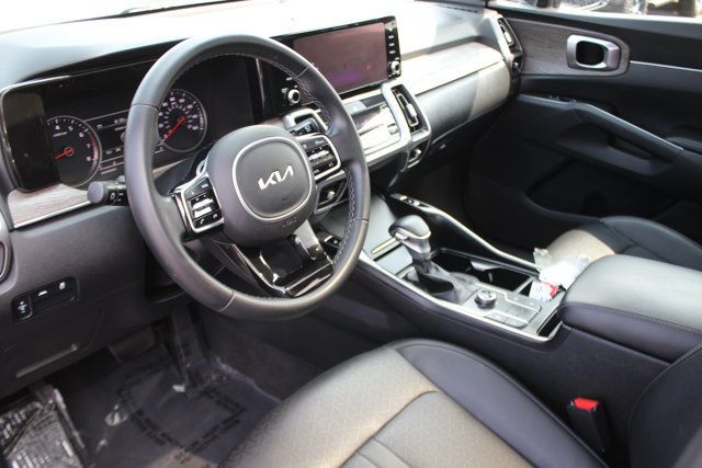 Used 2023 Kia Sorento S w/ Panoramic Sunroof Package AWD/4WD image 3