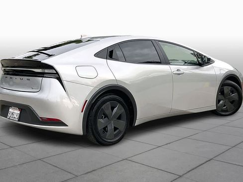 Certified 2025 Toyota Prius Plug-In Hybrid image 12