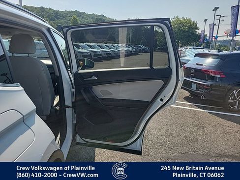 Certified 2021 Volkswagen Tiguan SE w/ Panoramic Sunroof Package AWD/4WD image 45