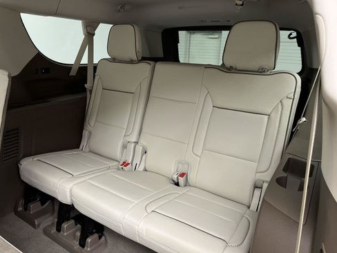 Certified 2021 GMC Yukon XL Denali w/ Denali Premium Package AWD/4WD image 15