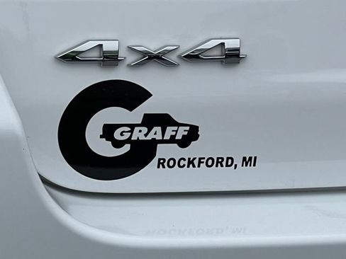 Used 2023 Jeep Grand Cherokee Laredo w/ Luxury Tech Group I AWD/4WD image 2