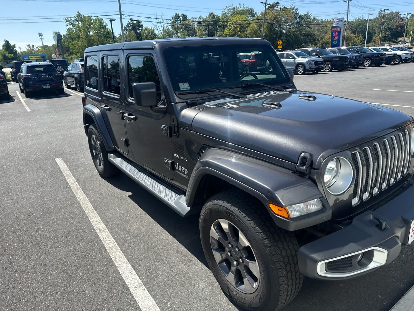 Used 2020 Jeep Wrangler Unlimited Sahara AWD/4WD image 5