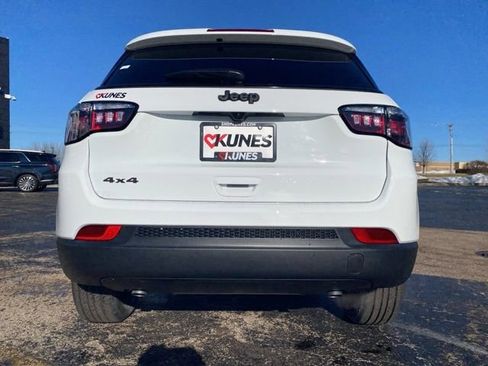 New 2026 Jeep Compass Latitude image 9