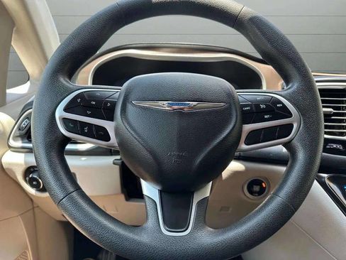 Used 2018 Chrysler Pacifica Touring Plus w/ Tire & Wheel Group image 18