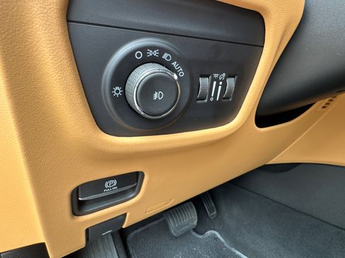 Certified 2025 Jeep Grand Cherokee L Summit AWD/4WD image 40
