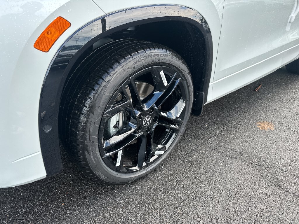 New 2026 Volkswagen Tiguan SE R-Line AWD/4WD image 7