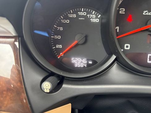 Used 2017 Porsche Macan Turbo AWD/4WD image 28