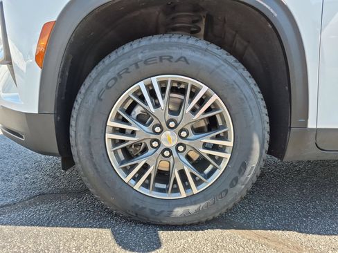 Certified 2024 Chevrolet Traverse LS AWD/4WD image 33