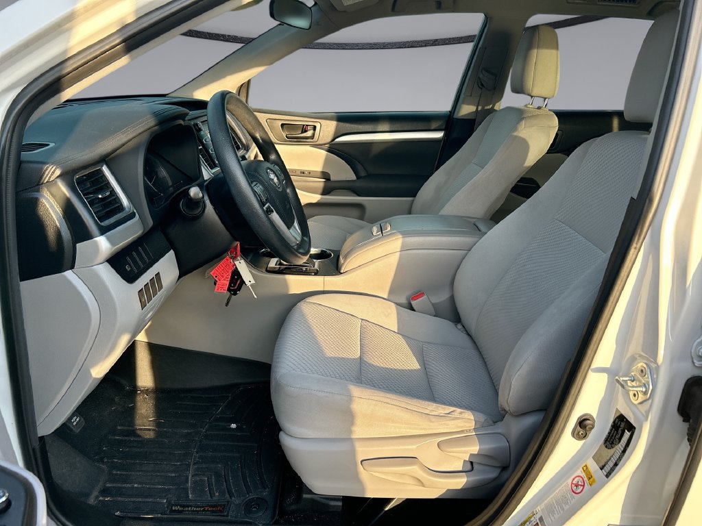 Used 2019 Toyota Highlander LE FWD image 11