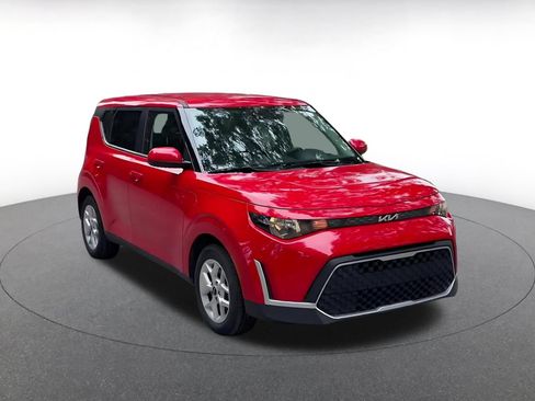 Used 2025 Kia Soul LX w/ LX Technology Package FWD image 3