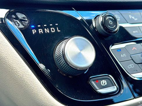 Used 2022 Chrysler Pacifica Touring-L image 20