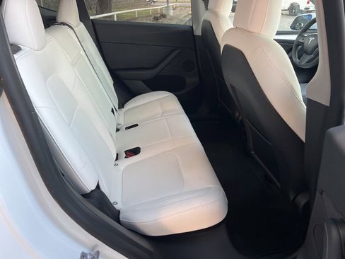 Used 2022 Tesla Model Y Long Range image 14