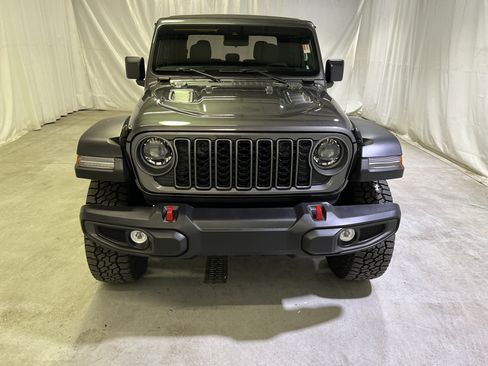 Used 2024 Jeep Gladiator Rubicon w/ Safety Group AWD/4WD image 3