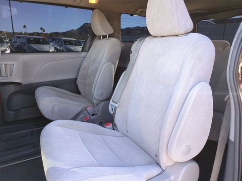 Used 2019 Toyota Sienna LE image 15