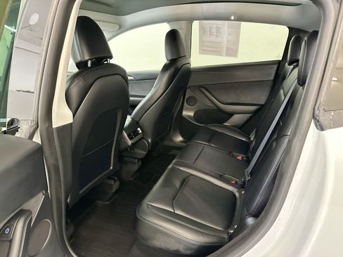 Used 2023 Tesla Model Y Long Range image 30