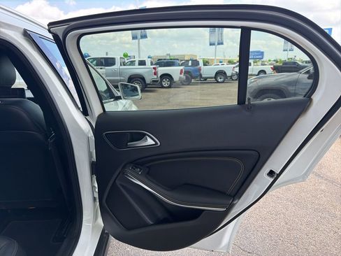 Used 2020 Mercedes-Benz GLA 250 4MATIC w/ Convenience Package image 25