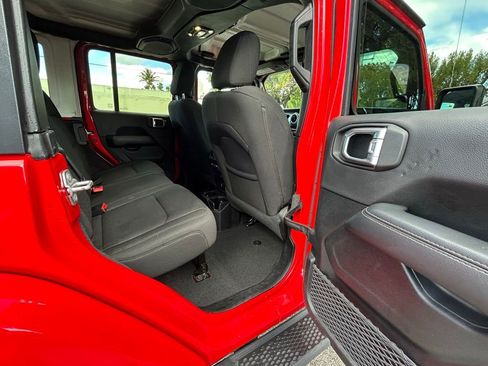 Used 2021 Jeep Wrangler Unlimited Sahara image 34