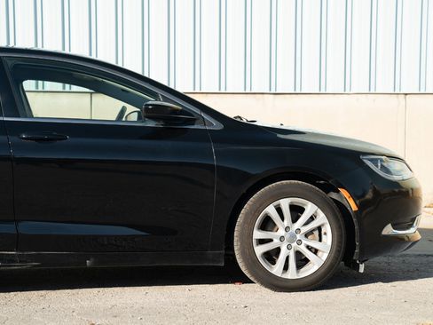 Used 2015 Chrysler 200 Limited w/ Convenience Group image 11