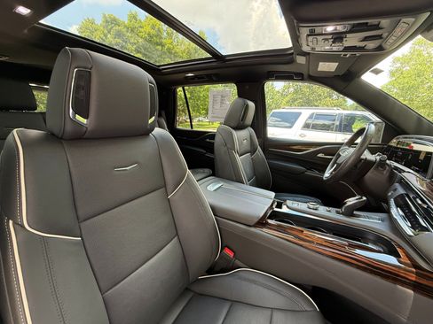 Used 2024 Cadillac Escalade Premium Luxury AWD/4WD image 41