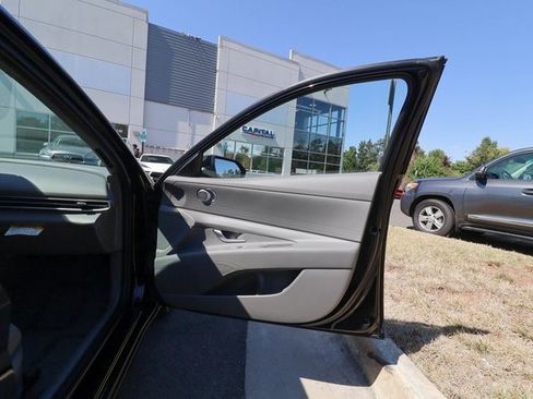 Used 2024 Hyundai Elantra SE image 46