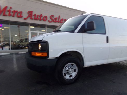 Used 2015 Chevrolet Express 2500 RWD image 19