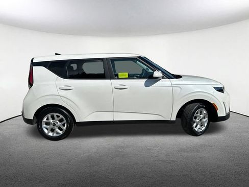 Used 2025 Kia Soul LX FWD image 15