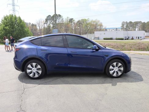 Used 2023 Tesla Model Y AWD image 11