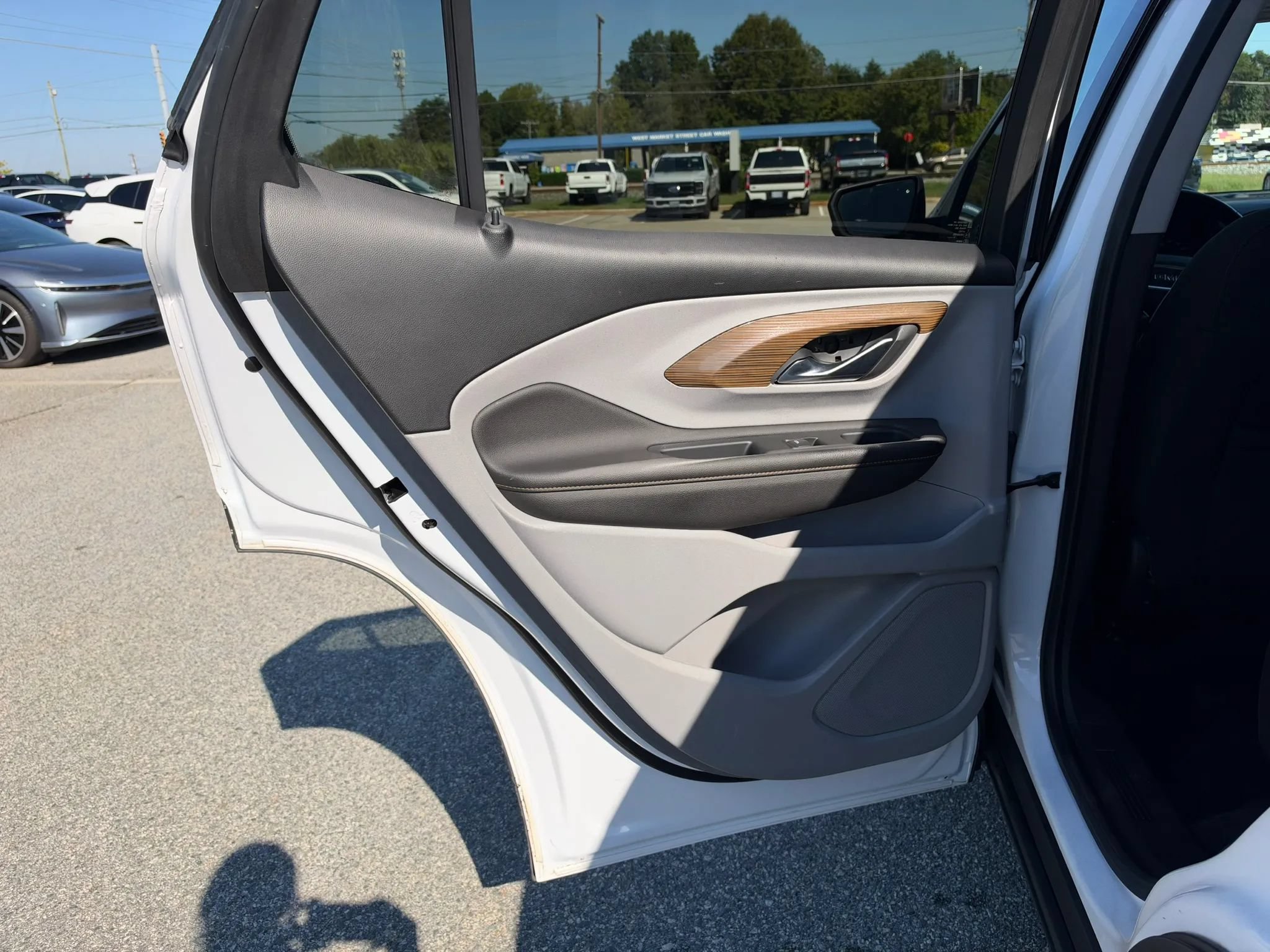 Used 2020 GMC Terrain SLE w/ Driver Convenience Package FWD image 11