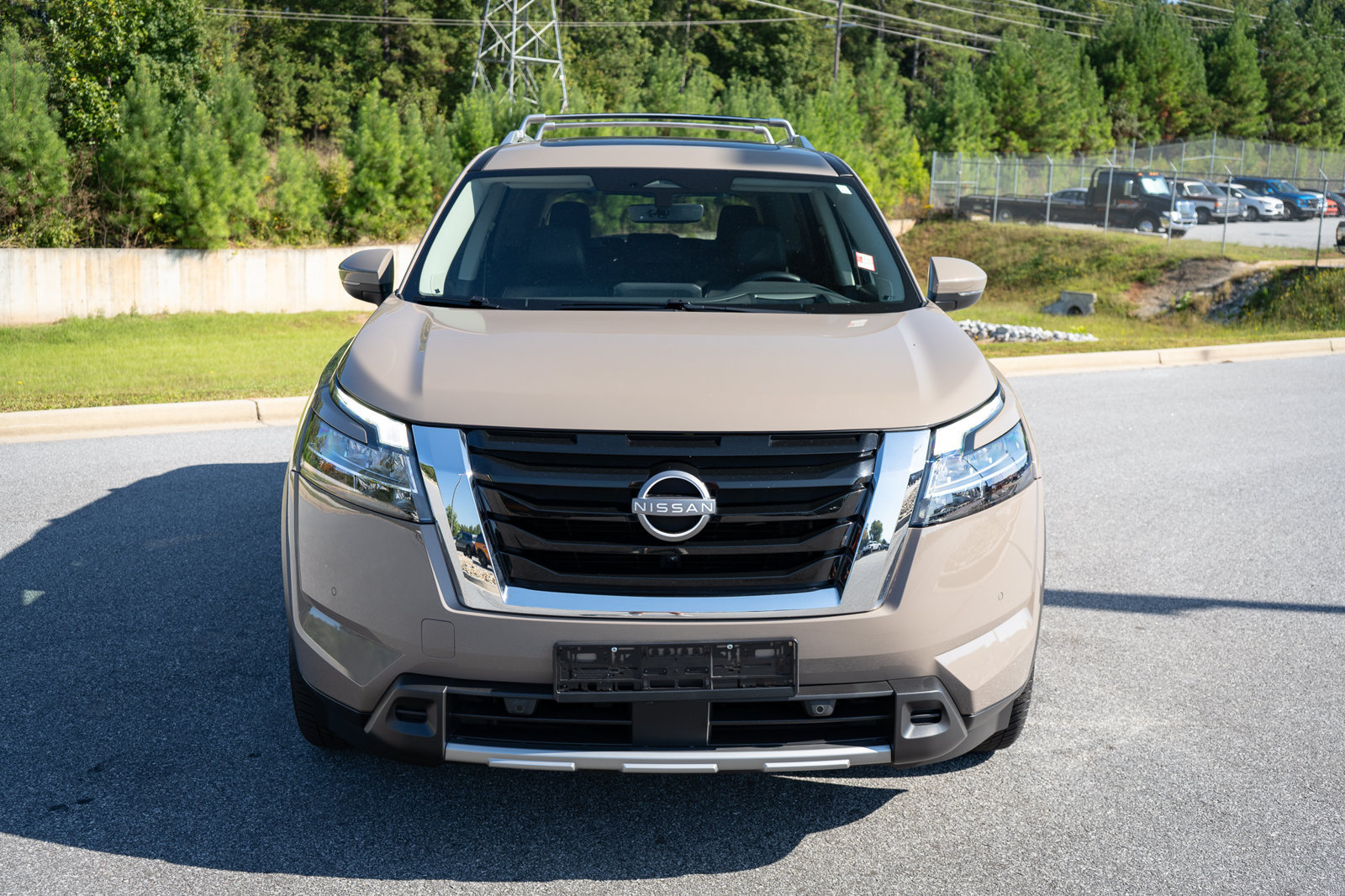 Used 2023 Nissan Pathfinder Platinum w/ Cargo Package FWD image 2
