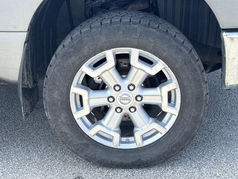 Used 2019 Nissan Titan SV w/ SV Convenience Package image 10