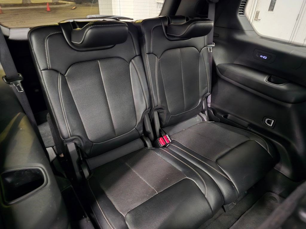 Used 2024 Jeep Grand Cherokee L Limited w/ Luxury Tech Group II AWD/4WD image 38