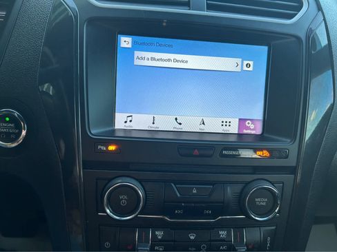 Used 2018 Ford Explorer XLT w/ Equipment Group 202A image 18