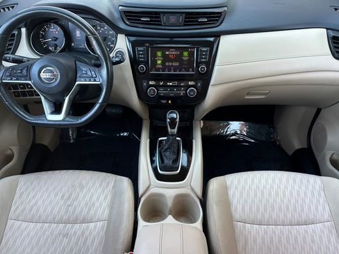 Used 2018 Nissan Rogue SV w/ Premium Package FWD image 14