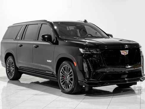 Used 2023 Cadillac Escalade ESV V image 3