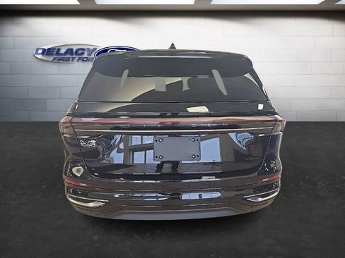 Used 2025 Lincoln Nautilus Reserve image 4