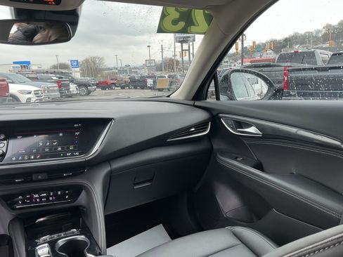 Used 2023 Buick Envision Essence image 17