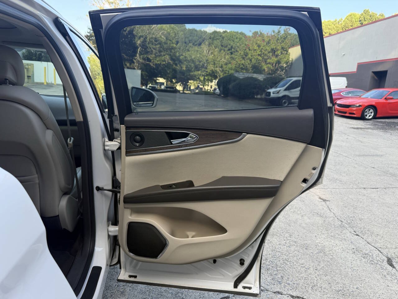 Used 2018 Lincoln MKX Reserve w/ Driver Assistance Package FWD image 39