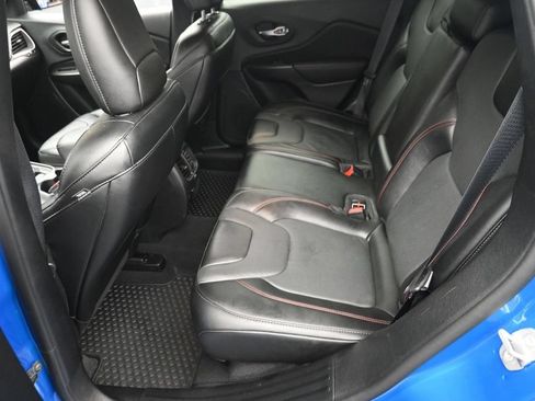 Used 2022 Jeep Cherokee Trailhawk w/ Premium Leather Package AWD/4WD image 12