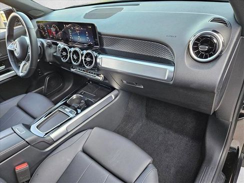 Used 2025 Mercedes-Benz GLB 250 image 20