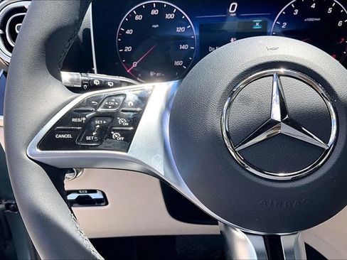 Used 2025 Mercedes-Benz GLC 300 4MATIC image 20