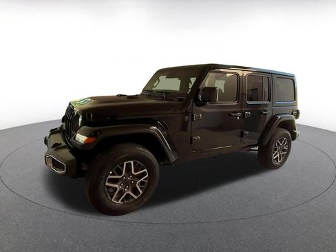 Used 2025 Jeep Wrangler Unlimited Sahara AWD/4WD image 7
