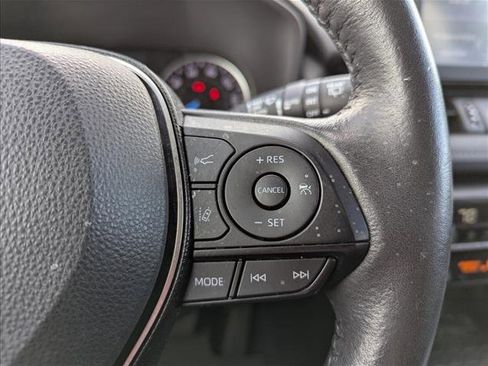 Used 2021 Toyota RAV4 XLE Premium image 14