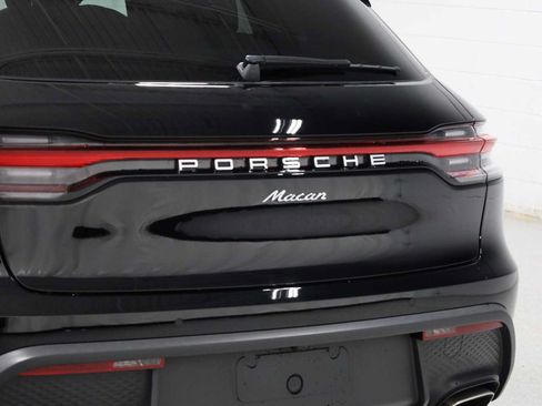 Certified 2024 Porsche Macan AWD/4WD image 8