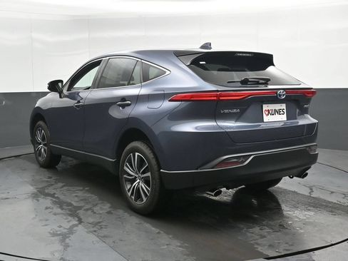 Used 2022 Toyota Venza LE AWD/4WD image 9