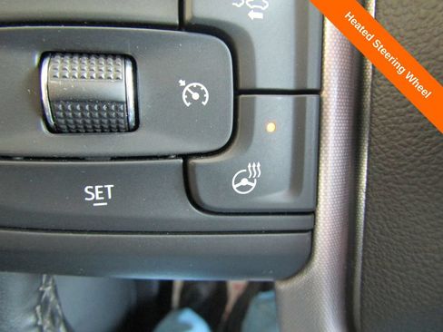 Used 2025 GMC Sierra 1500 SLT AWD/4WD image 9