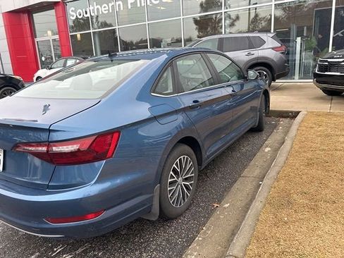 Used 2020 Volkswagen Jetta SE w/ SE Cold Weather Package image 4