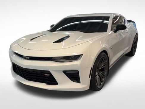 Used 2017 Chevrolet Camaro SS RWD image 3