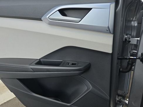 New 2026 Volkswagen Taos SE FWD image 16