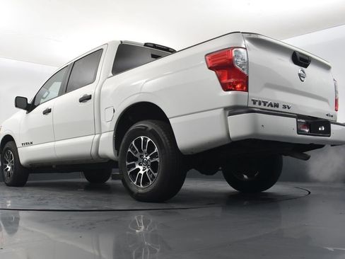Used 2022 Nissan Titan SV image 14