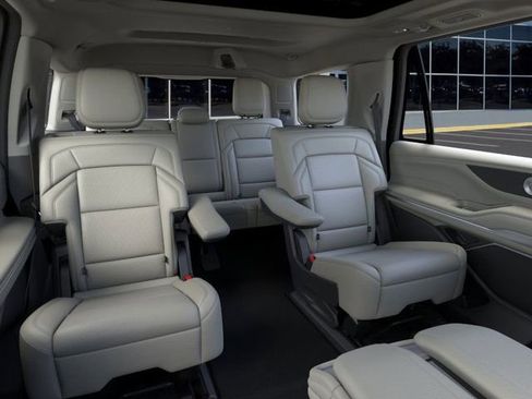 New 2025 Lincoln Navigator Reserve image 11